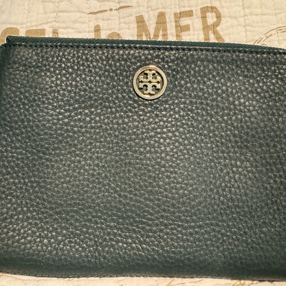 Euc Tory Burch Green Robinson wristlet - Picture 2 of 7